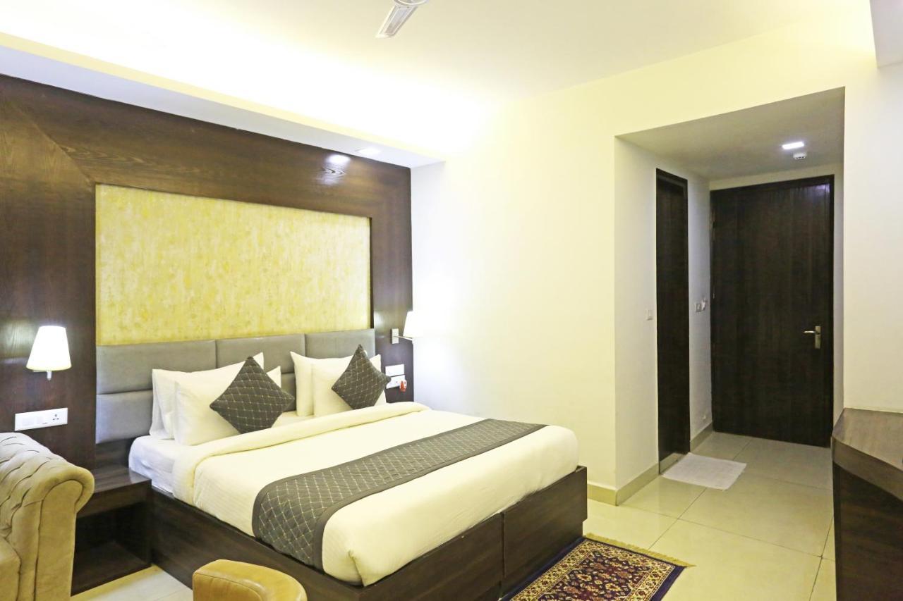 Hotel Park Tree Near Delhi Airport New Delhi Exteriör bild